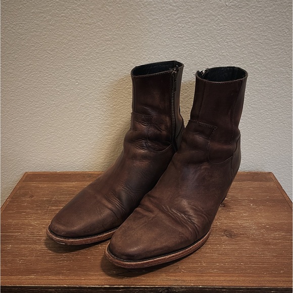 Men’s Distressed Boots - Picture 2 of 4
